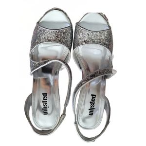 Kennet cole unlisted silver glitter slippers